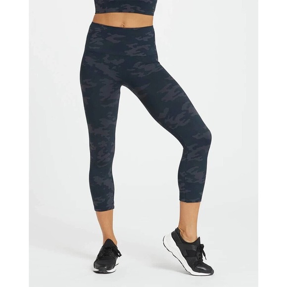 SPANX Pants - ✨2/$20 SPANX Camo Look at Me Now Seamless Cropped Leggings Black Gray Medium